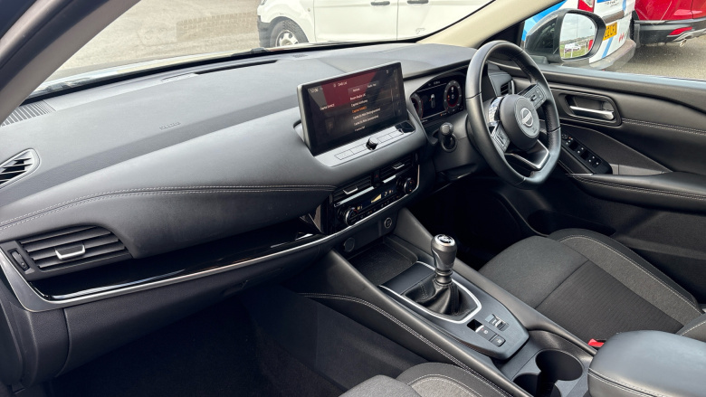 Nissan Qashqai 1.3 DiG-T MH N-Connecta 5dr Petrol Hatchback